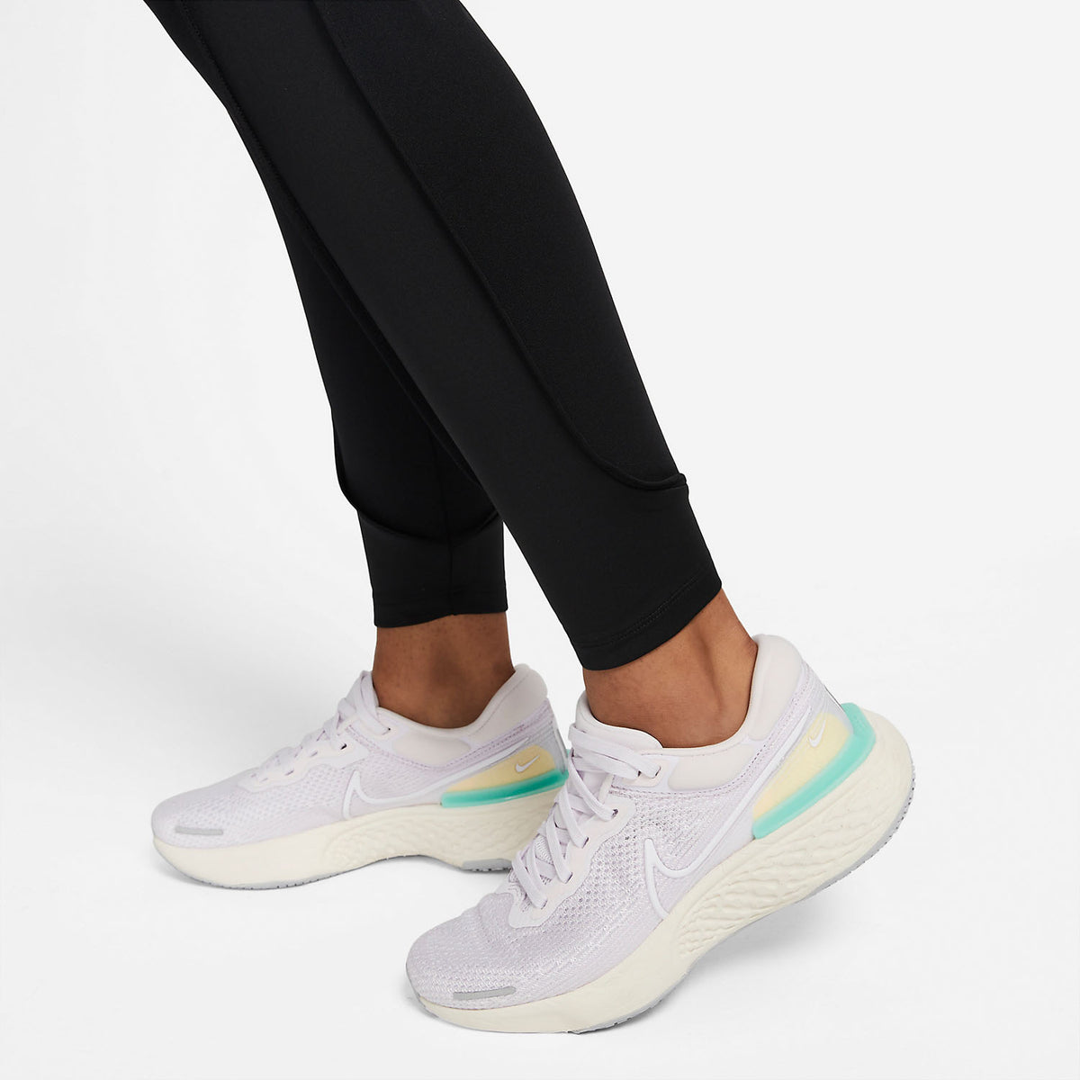 Nike Therma-FIT Essential Pantaloni Black/Reflective Silver